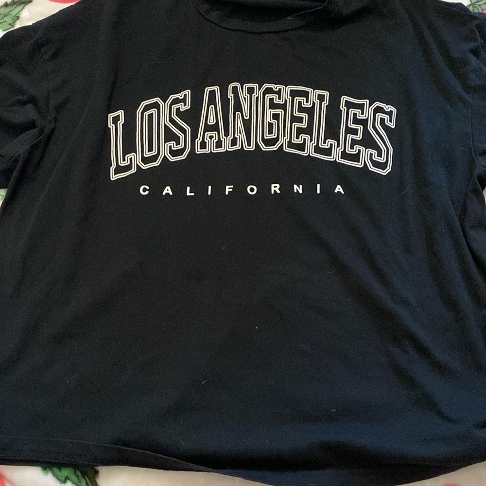 A tshirt/ crop top but doesn’t show belly just a low tshirt